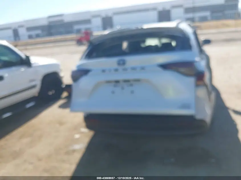 2023 TOYOTA SIENNA XLE