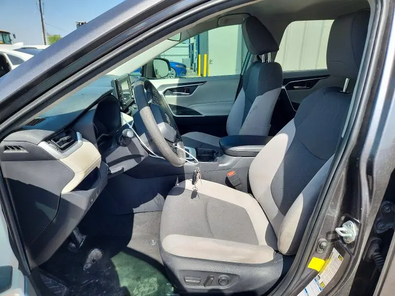2021 TOYOTA RAV4 XLE  