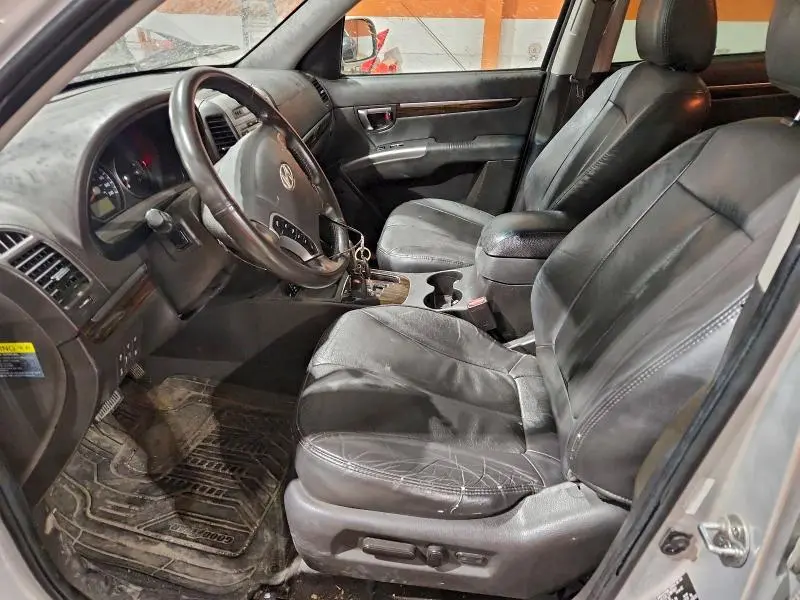 2011 HYUNDAI SANTA FE SE  