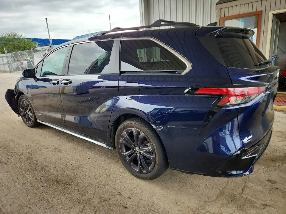 2021 TOYOTA SIENNA XSE  