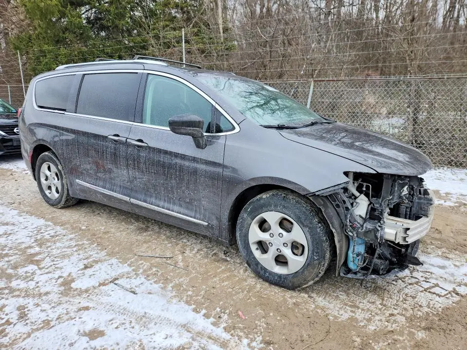 2017 CHRYSLER PACIFICA TOURING L PLUS  
