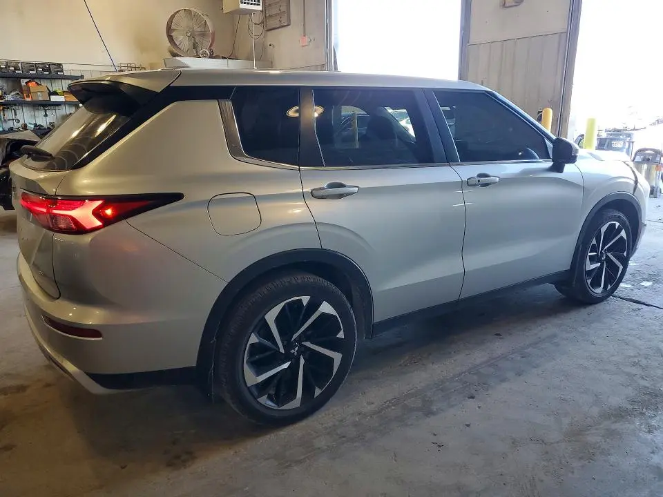 2024 MITSUBISHI OUTLANDER SE  