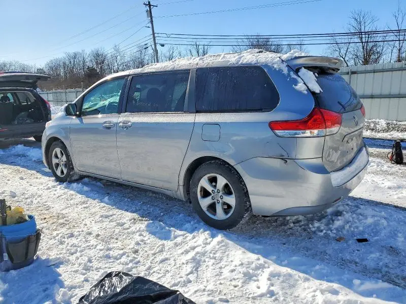 2012 TOYOTA SIENNA LE  