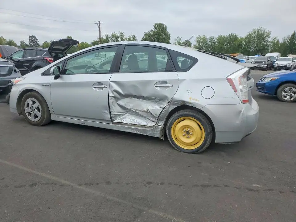 2010 TOYOTA PRIUS III  