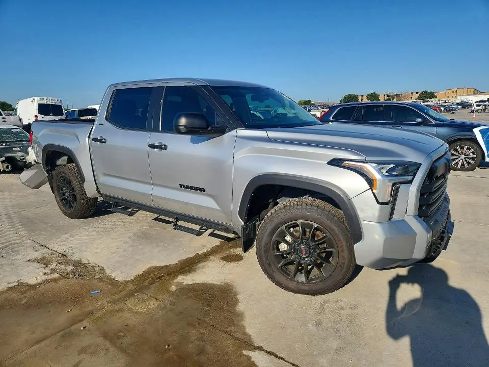 2024 TOYOTA TUNDRA SR5  
