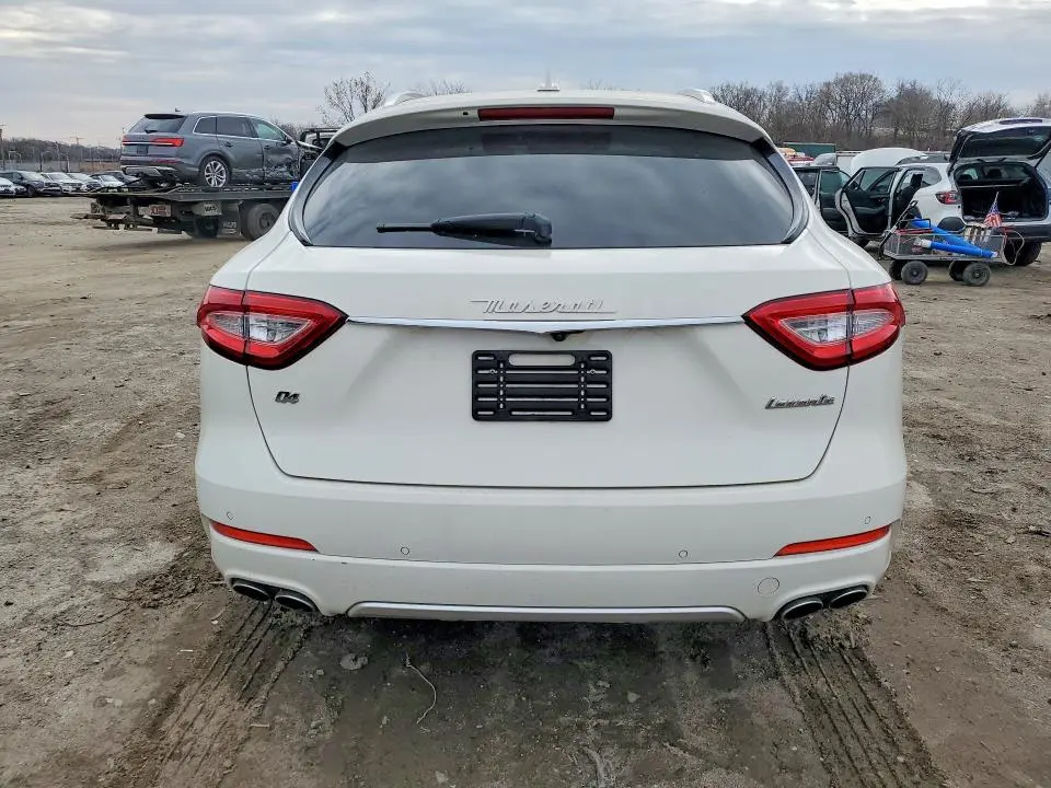2020 MASERATI LEVANTE LUXURY  