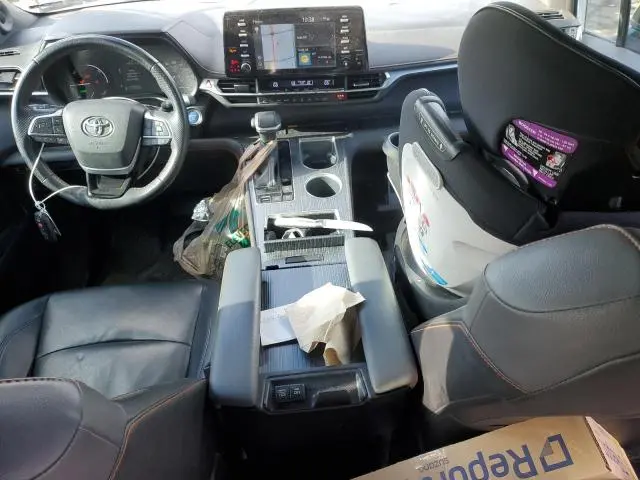 2022 TOYOTA SIENNA XSE  