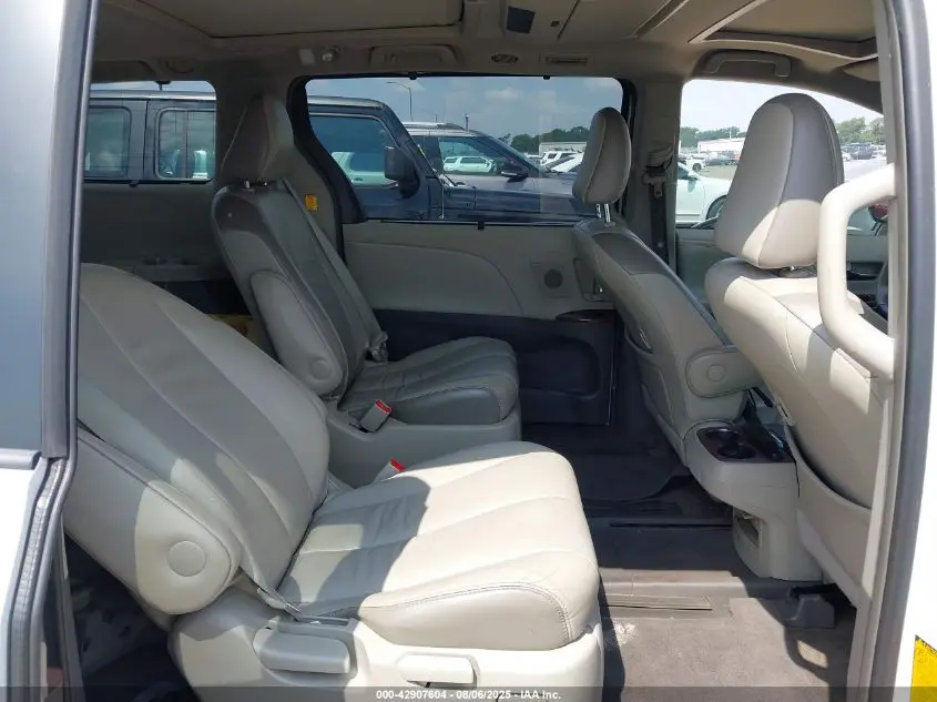 2013 TOYOTA SIENNA LIMITED V6 7 PASSENGER