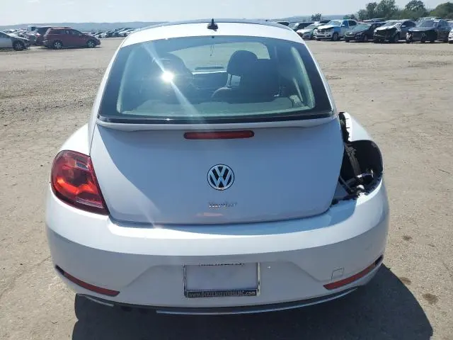 2018 VOLKSWAGEN BEETLE SE  