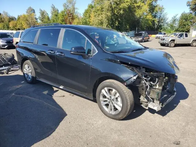 2025 TOYOTA SIENNA XLE  