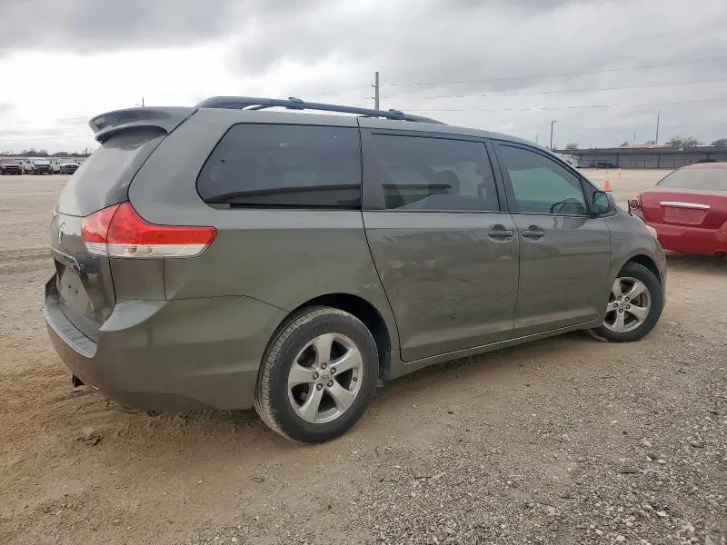2012 TOYOTA SIENNA LE  