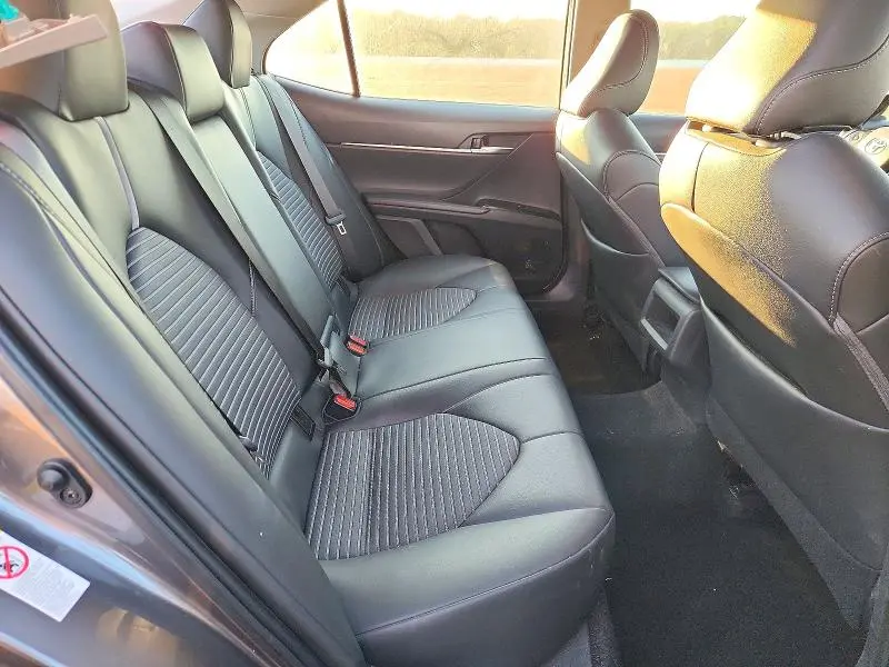 2019 TOYOTA CAMRY SE  