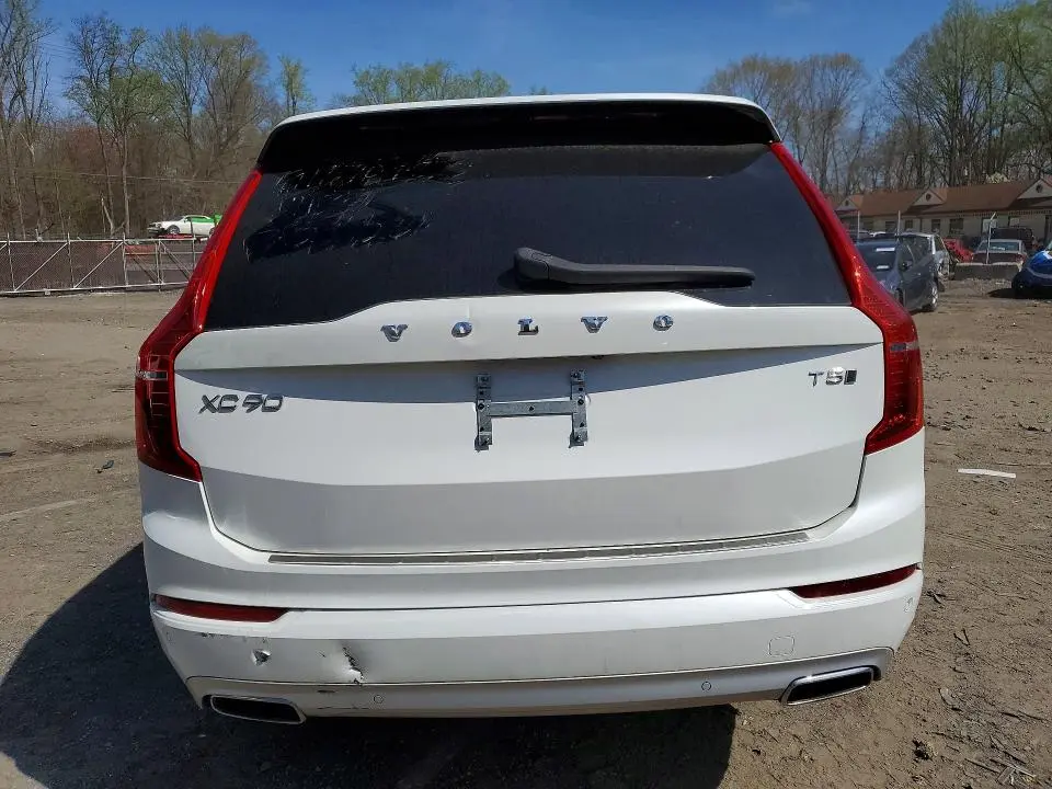 2021 VOLVO XC90 T5 MOMENTUM  