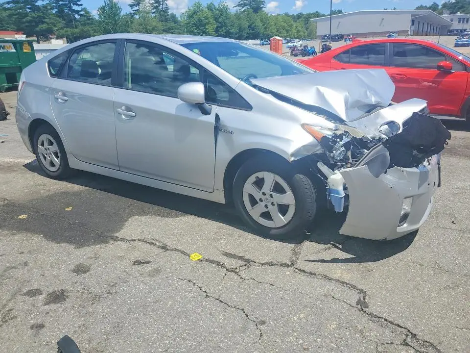 2011 TOYOTA PRIUS THREE  