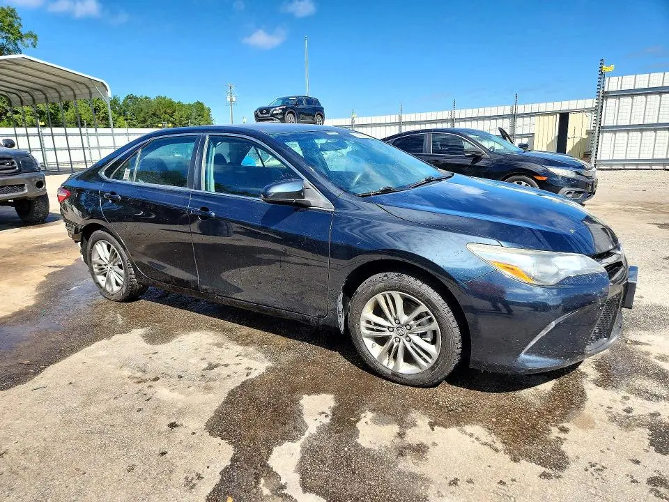 2015 TOYOTA CAMRY SE  