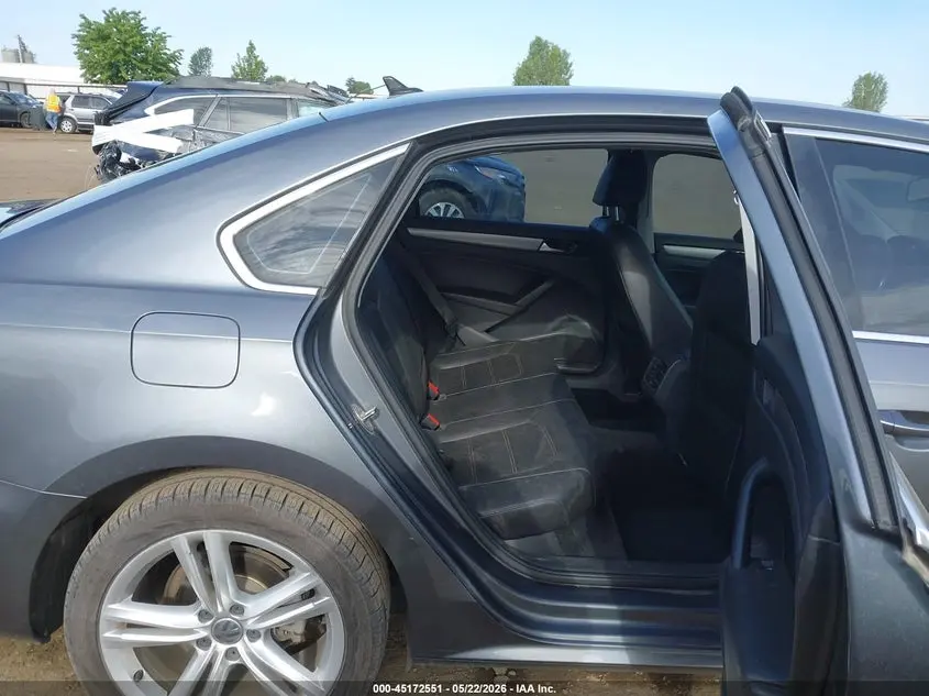 2015 VOLKSWAGEN PASSAT 2.0L TDI SE