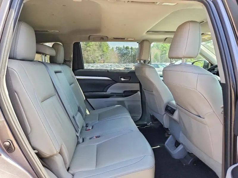 2019 TOYOTA HIGHLANDER XLE  