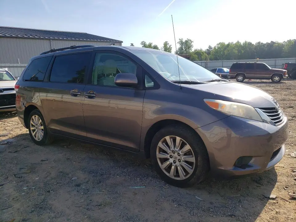 2013 TOYOTA SIENNA LE 7-PASSENGER  