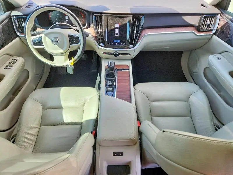 2021 VOLVO S60 T5 MOMENTUM  
