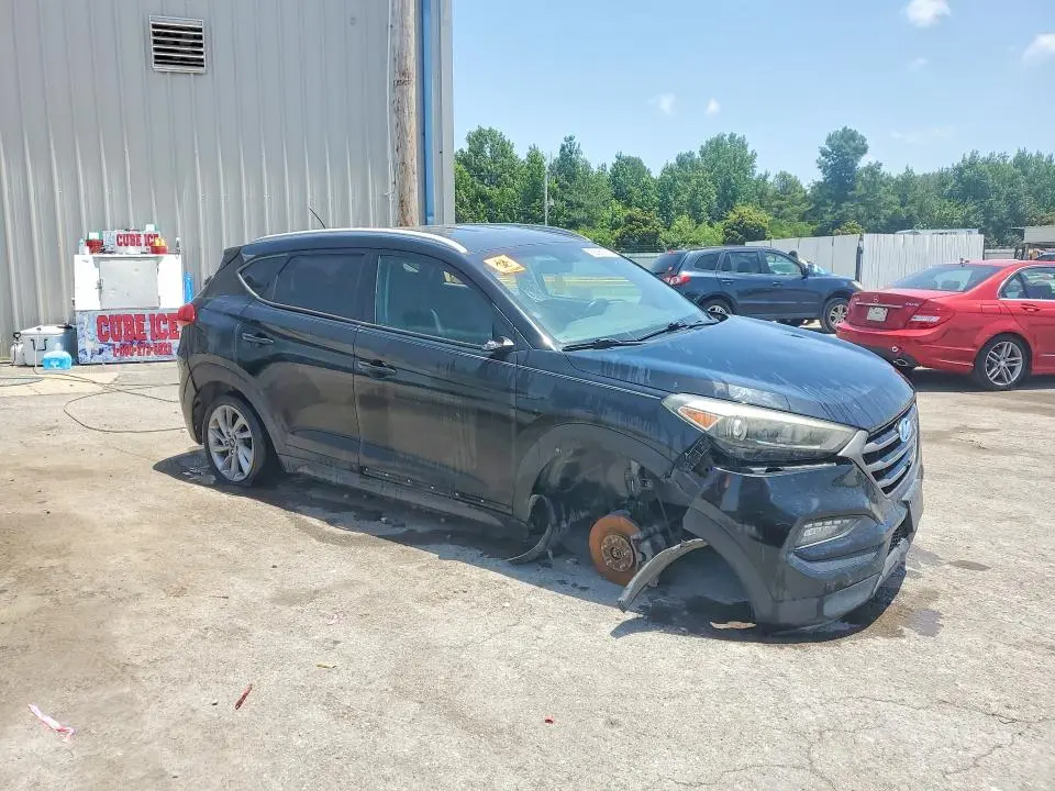 2016 HYUNDAI TUCSON SE  