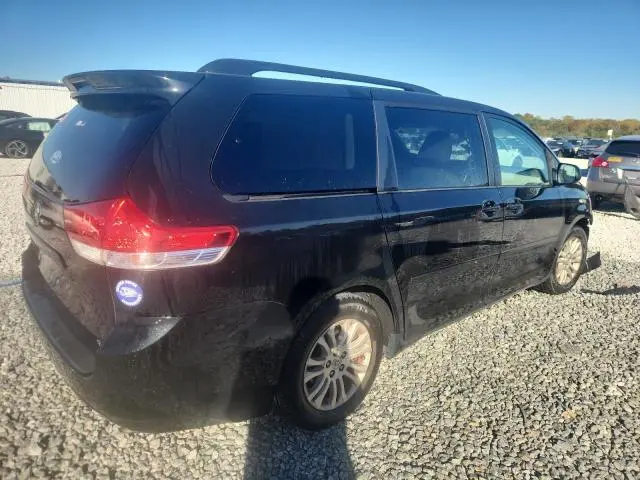 2011 TOYOTA SIENNA XLE  