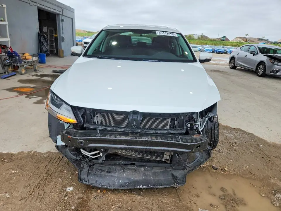 2017 VOLKSWAGEN JETTA SE  