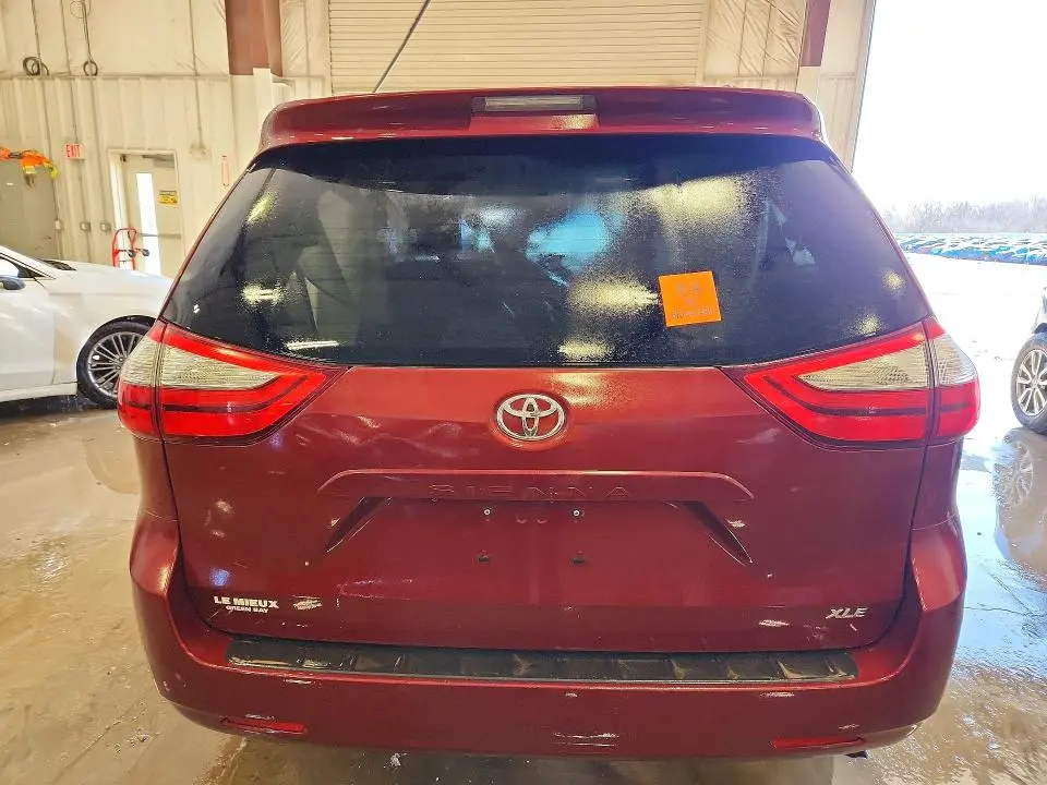 2015 TOYOTA SIENNA XLE 8-PASSENGER  