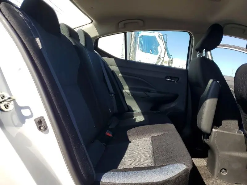 2023 NISSAN VERSA SV  