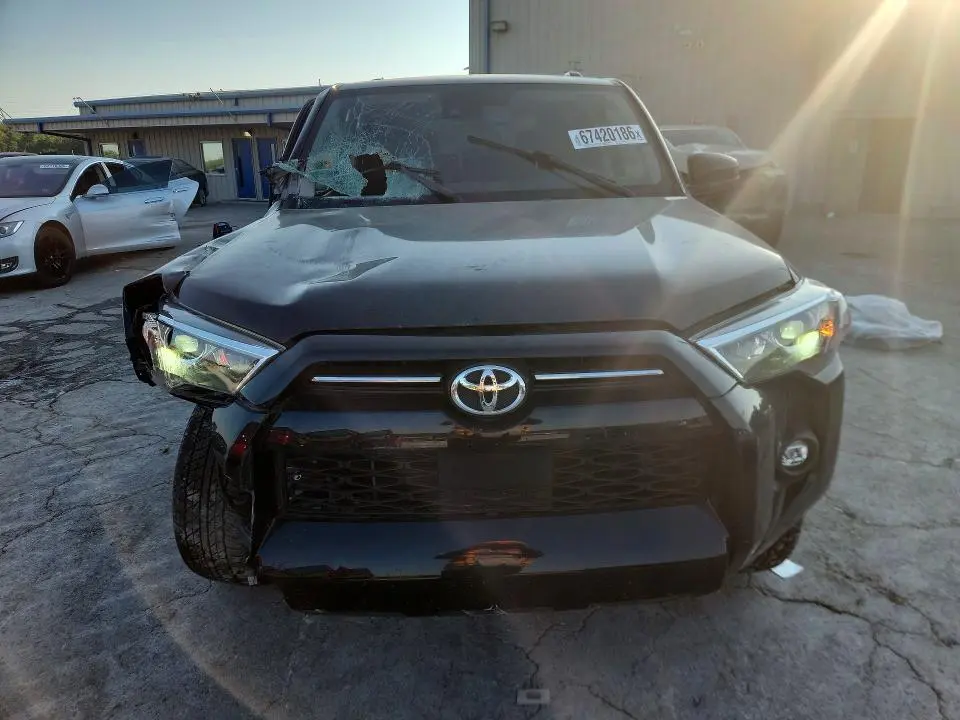 2024 TOYOTA 4RUNNER SR5  