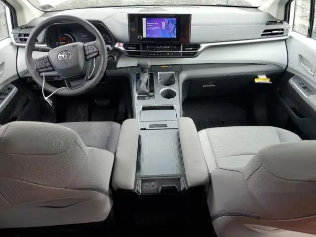 2025 TOYOTA SIENNA LE  