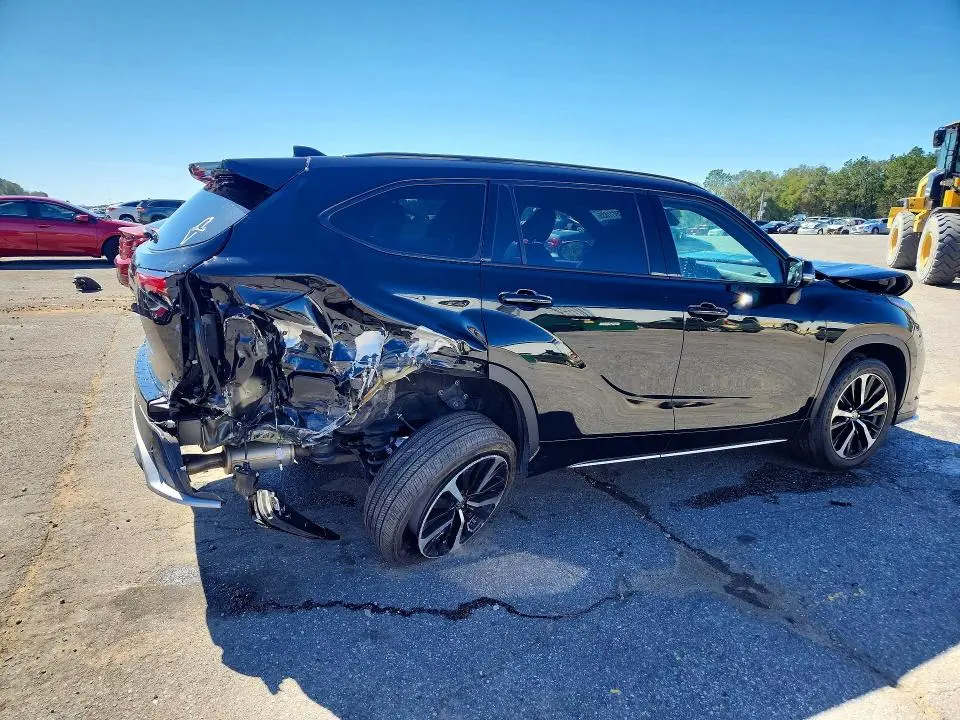 2022 TOYOTA HIGHLANDER XSE  