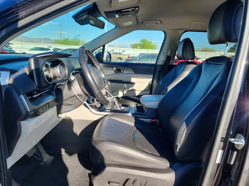 2022 KIA CARNIVAL LX  