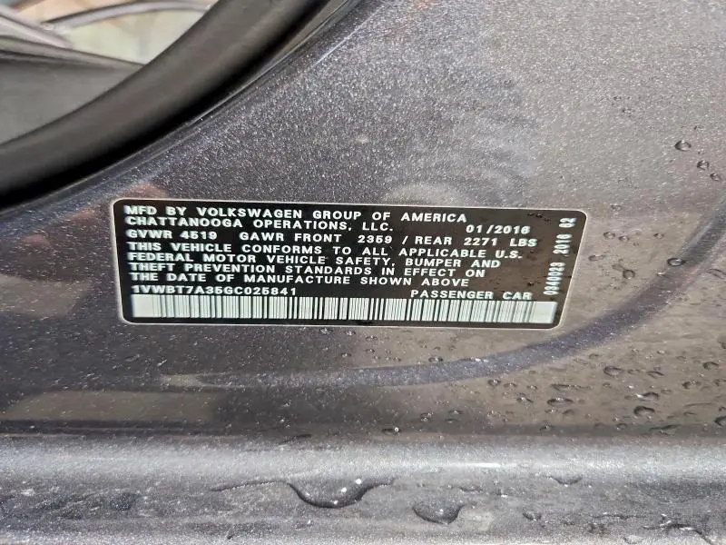 2016 VOLKSWAGEN PASSAT SE  