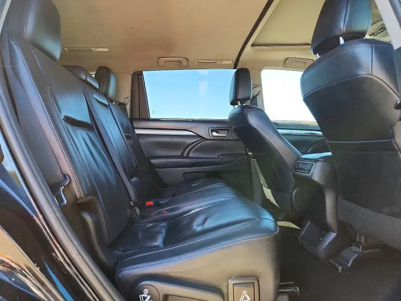 2019 TOYOTA HIGHLANDER XLE  