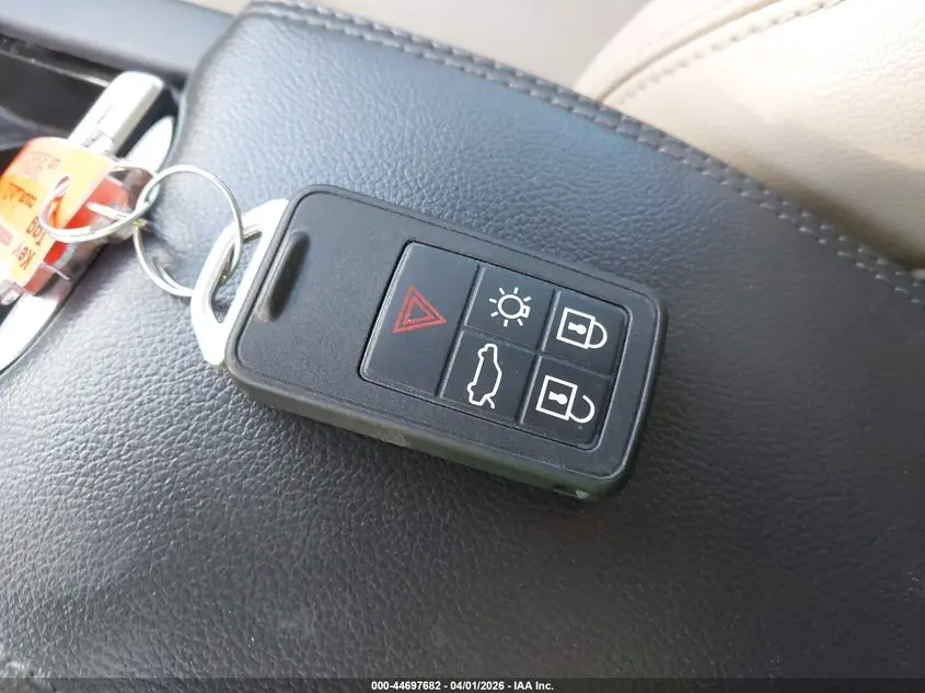 2016 VOLVO XC60 T5 DRIVE-E PLATINUM