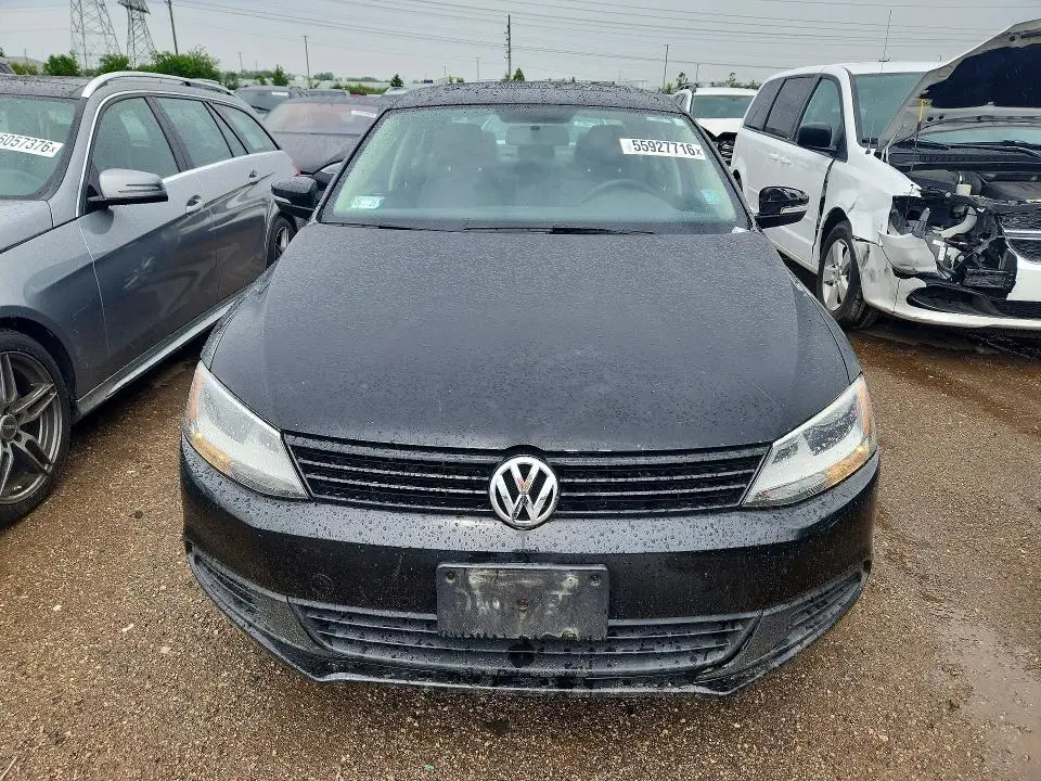2011 VOLKSWAGEN JETTA SE  