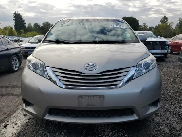 2015 TOYOTA SIENNA LE  