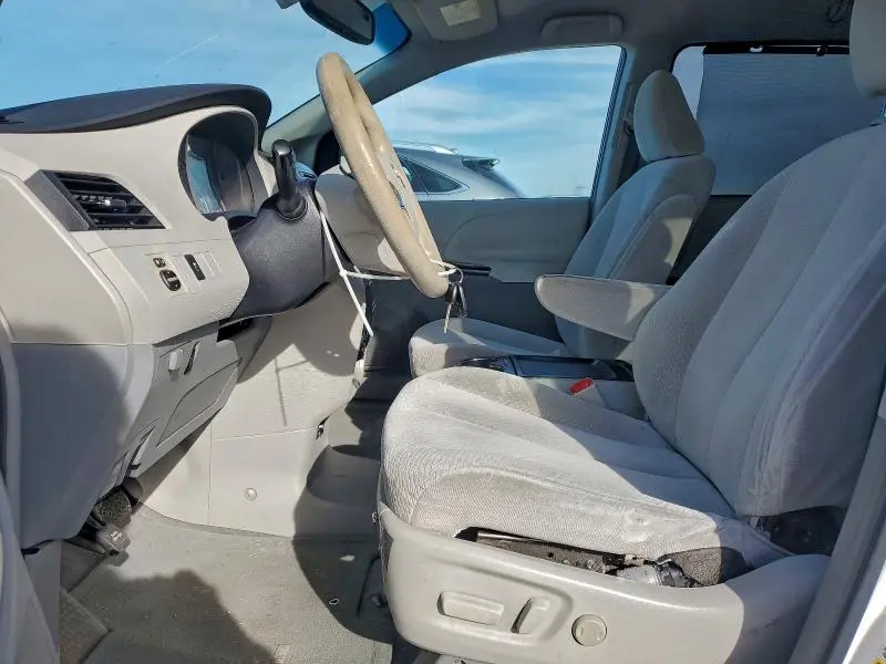 2011 TOYOTA SIENNA LE  