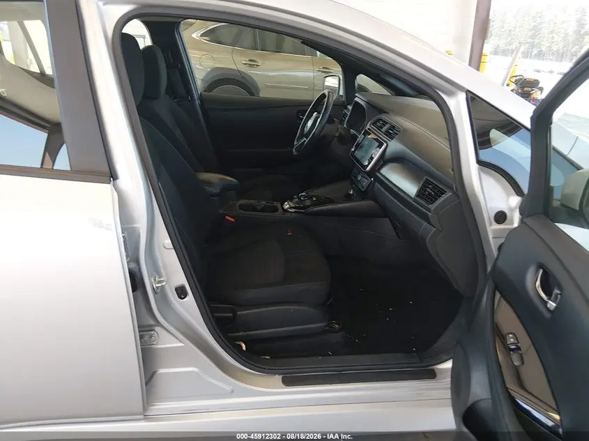 2021 NISSAN LEAF SV 40 KWH