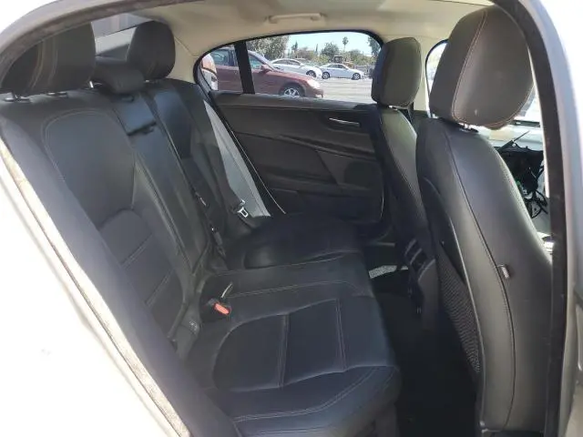2017 JAGUAR XE PRESTIGE  