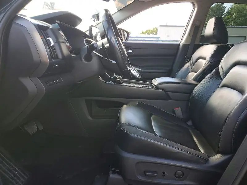 2022 NISSAN PATHFINDER SL  