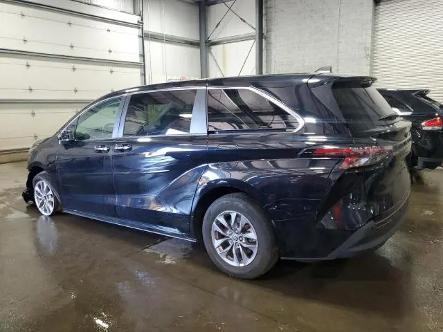 2023 TOYOTA SIENNA XLE  