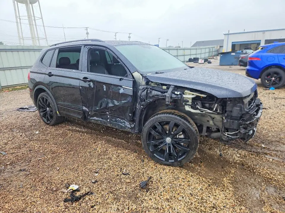 2021 VOLKSWAGEN TIGUAN SE  