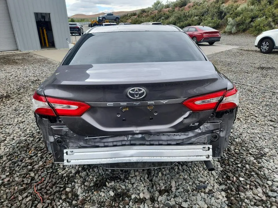 2018 TOYOTA CAMRY LE  