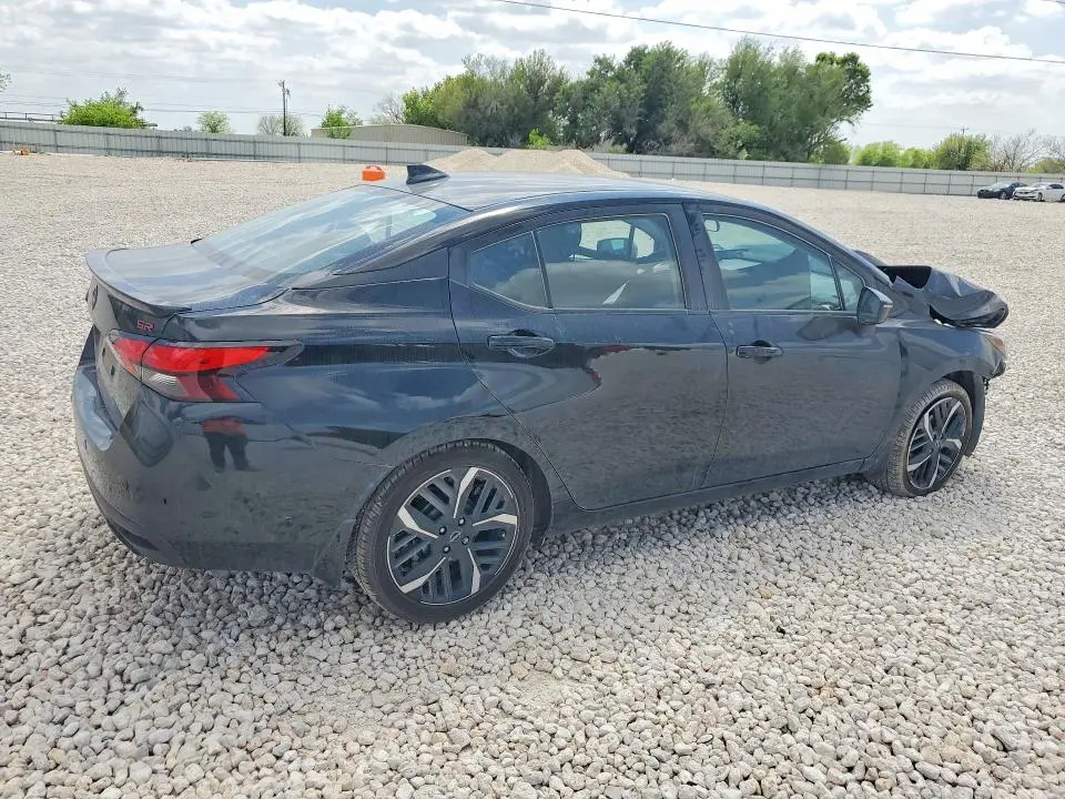 2023 NISSAN VERSA SR  