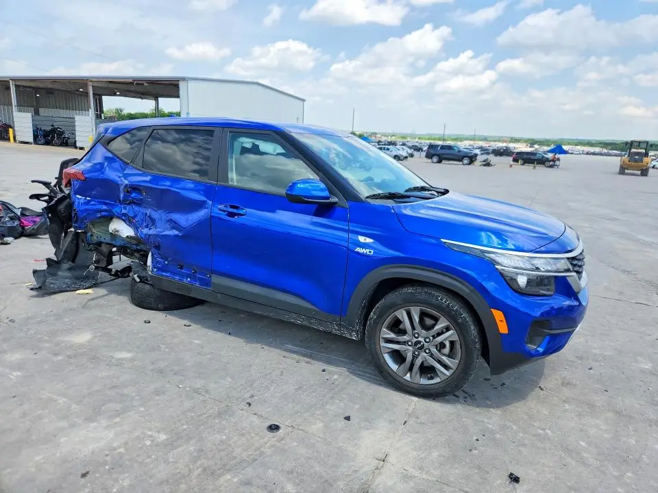 2022 KIA SELTOS LX  