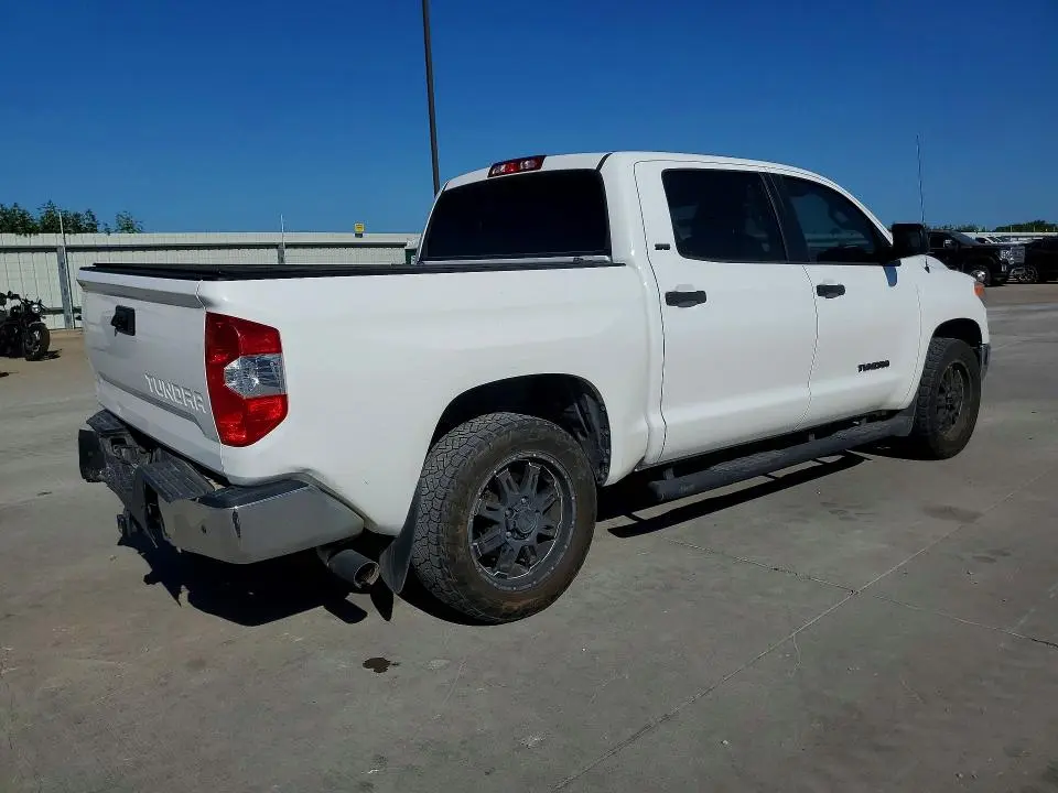 2017 TOYOTA TUNDRA CREWMAX SR5  