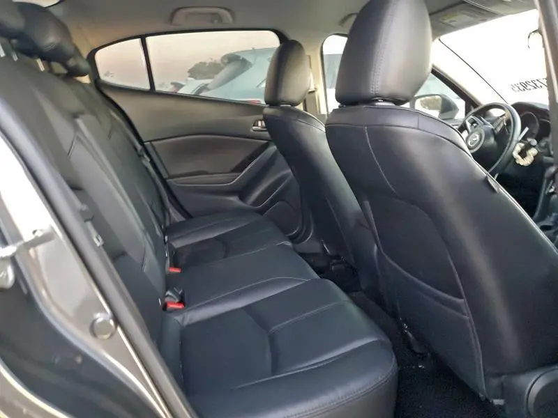 2018 MAZDA 3 TOURING  