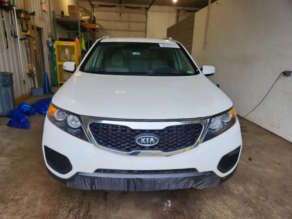 2013 KIA SORENTO LX  
