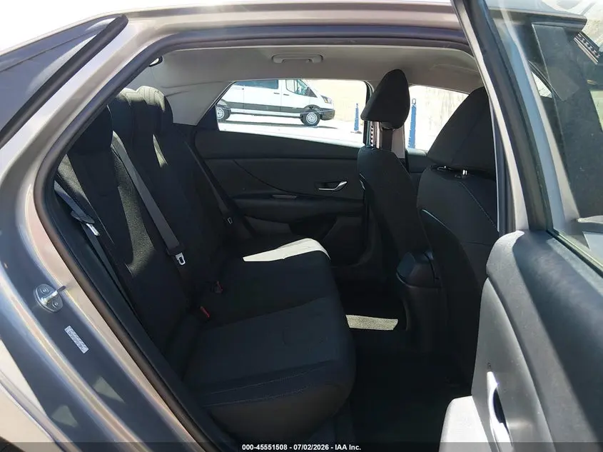 2023 HYUNDAI ELANTRA SE